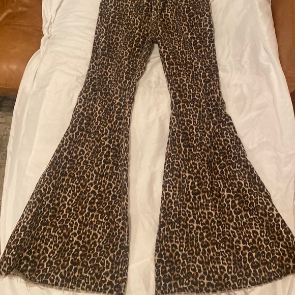 High waisted bellbottom jeans leopard/cheetah print free people size30